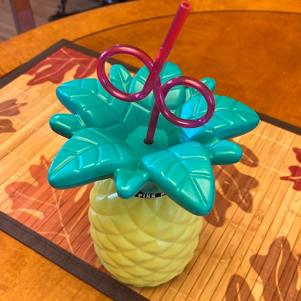 Pink by Victoria’s Secret pineapple super cup